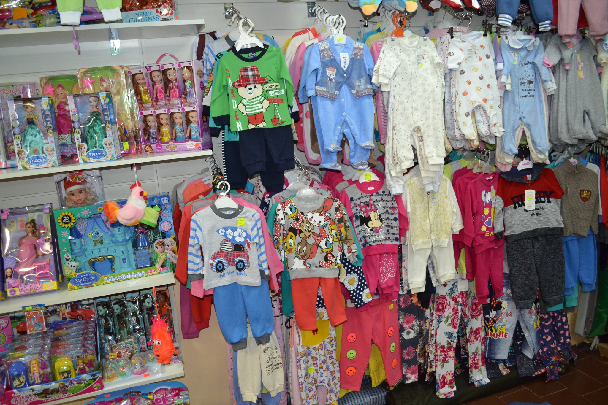 Детский магазин одежды и игрушек
