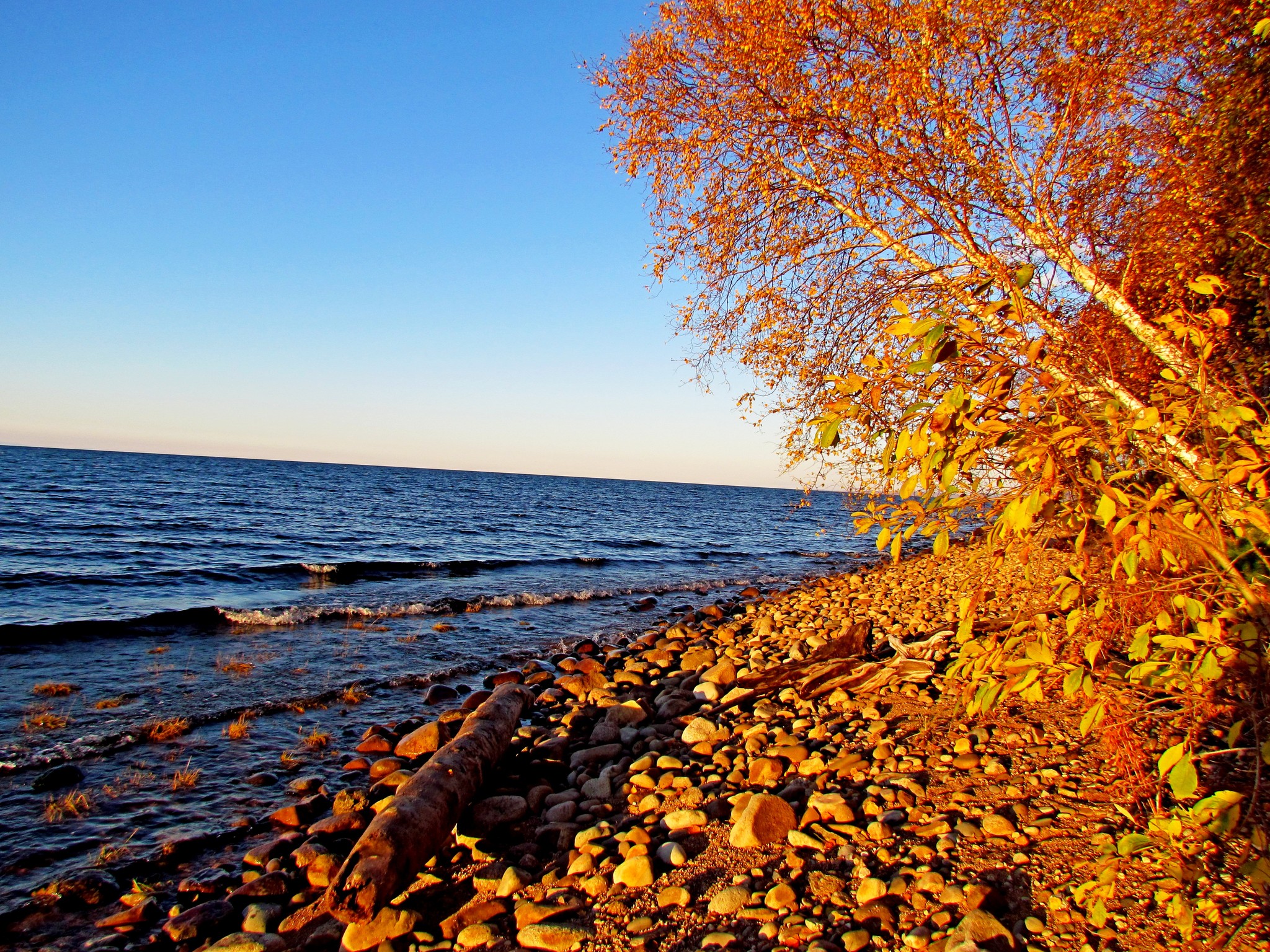 Фото Байкала осенью с необычного ракурса на телефон