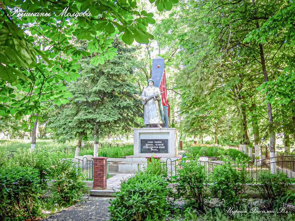 Riscani Moldova. 2011. Городской парк.(TVV)  #Riscani. #Riscani_2011. #Moldova. #Vasilij_TurKan. #NagorjaN.
#Цуркан_Ваcилий_Вл.
#Рышканы_город_Каштанов.