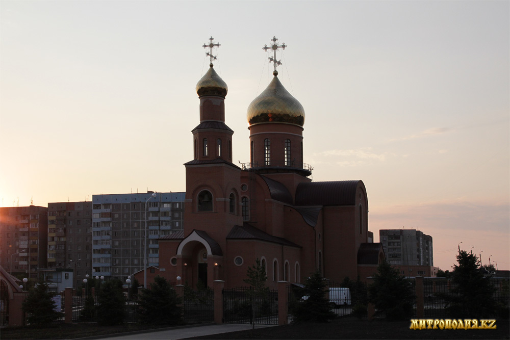 Темиртау фото. Темиртау Церковь. Храм города Темиртау. Темиртау Церковь 9 мкр. Темиртау достопримечательности.