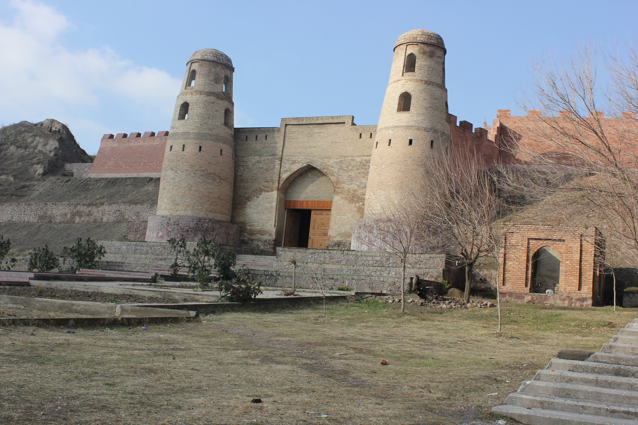 гиссарская крепость в таджикистане